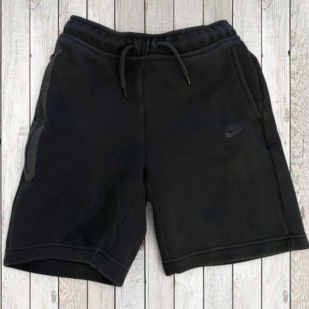 Nike Boys Youth Large Black Tech Fleece Shorts Zip Pocket Drawstring L
